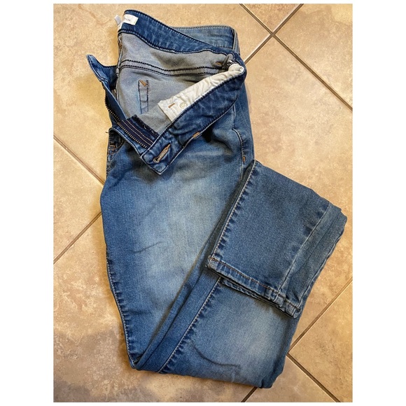 Light Wash Skinny Jeans - Picture 2 of 4